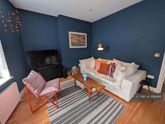 2 Bedroom Flat To Rent In Bedford Hill, London, SW12