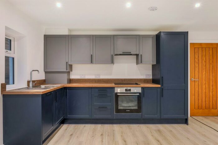 2 Bedroom Flat For Sale In Kingswood Way, South Croydon, CR2