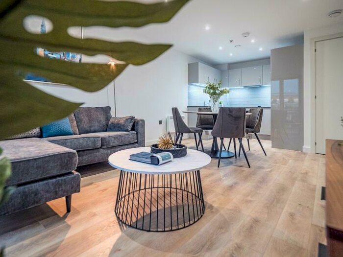 2 Bedroom Apartment To Rent In Flat :: The Quarters, M1