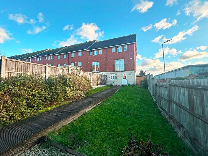 3 Bedroom Town House For Sale In Pearcy Close, Harold Hill, Romford, RM3