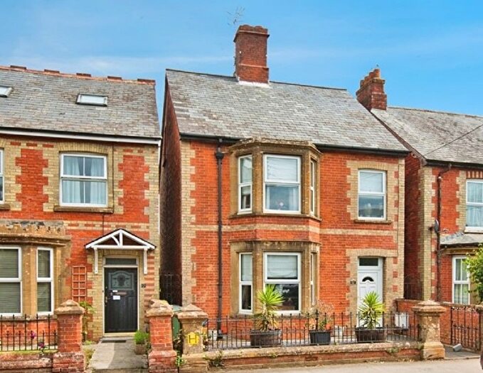 4 Bedroom Detached House For Sale In South Street, Crewkerne, TA18