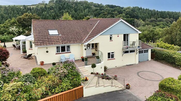 4 Bedroom House For Sale In Knowle, EX33