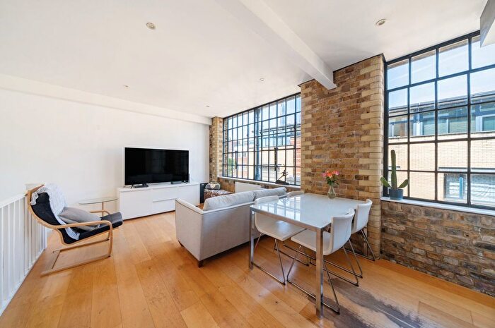1 Bedroom Flat For Sale In Tanners Yard, Long Lane, SE1