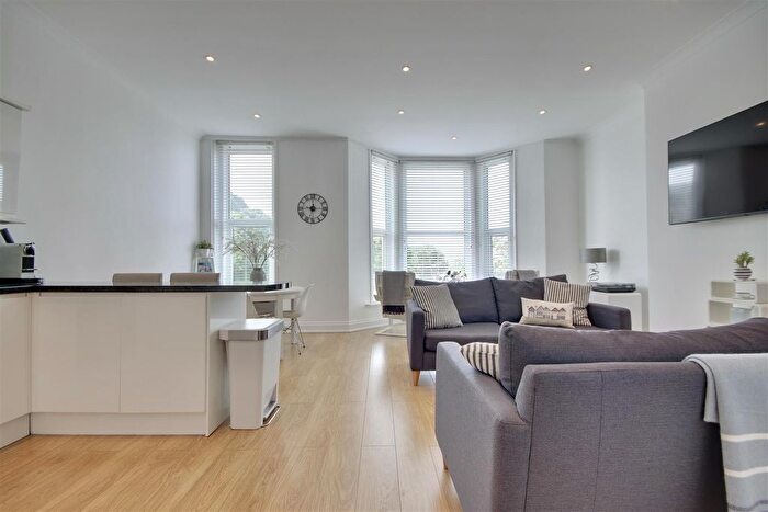 2 Bedroom Flat For Sale In South Parade, Southsea, PO5