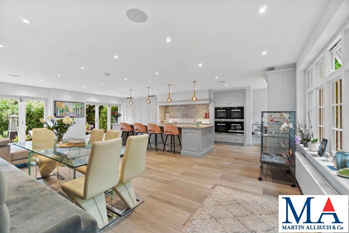 5 Bedroom Detached House To Rent In Barnet Lane, Elstree, WD6