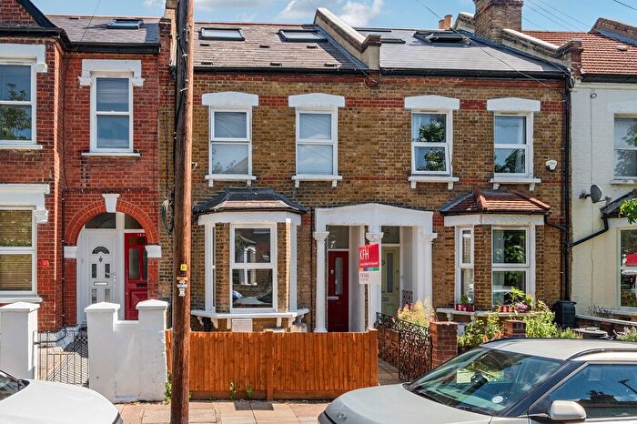 2 Bedroom Flat For Sale In Trevelyan Road, Tooting, London, SW17