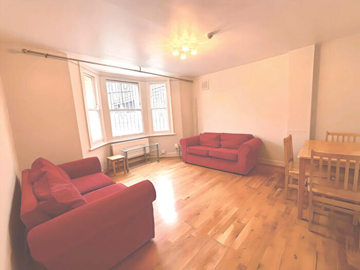 1 Bedroom Apartment To Rent In Rossiter Road, Balham, SW12