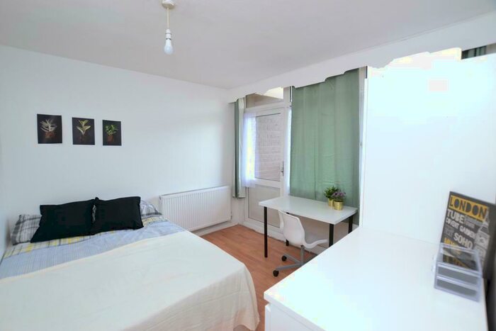 3 Bedroom Flat To Rent In Bigland Street, London, E1