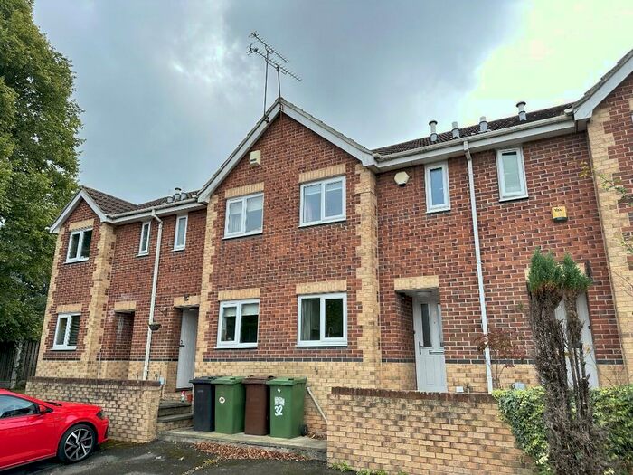 2 Bedroom Town House To Rent In Oulton Drive, Leeds, West Yorkshire, LS26