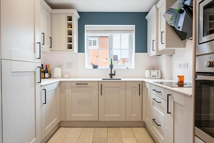 3 Bedroom Semi-Detached House To Rent In Maidman Place, Hedge End, SO30