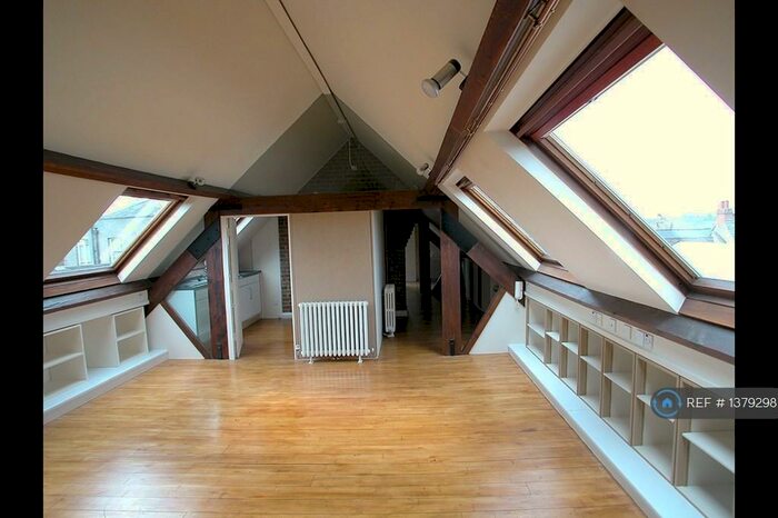 2 Bedroom Flat To Rent In Old School Court, Honiton, EX14