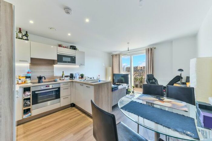 1 Bedroom Flat To Rent In Ferdinand Court, Catford Green, Adenmore Road, Catford, SE6