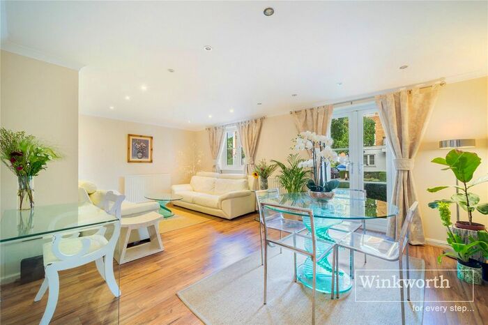 2 Bedroom Flat To Rent In Crofton Avenue, London, W4