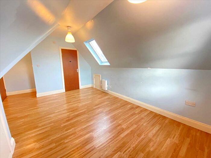 1 Bedroom Flat To Rent In Hamilton Road, Ealing, W5