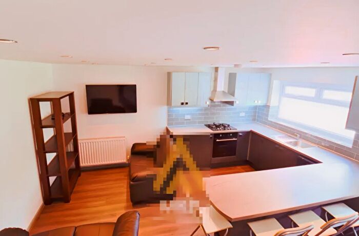 4 Bedroom Flat To Rent In Fair Green Way, Birmingham, B29