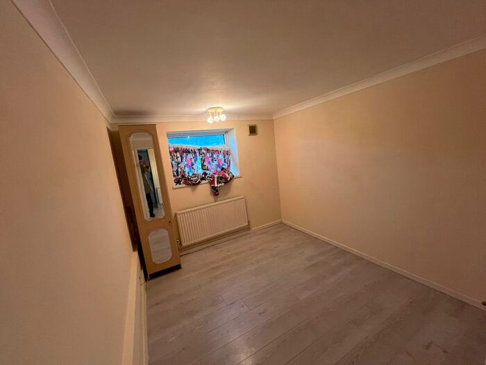 2 Bedroom Flat To Rent In Chadwell Avenue, Cheshunt, Waltham Cross, EN8