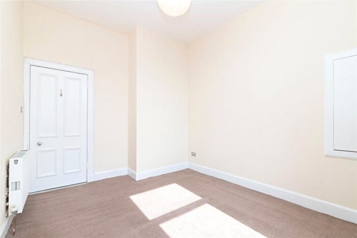 2 Bedroom Apartment To Rent In Melrose Gardens, North Kelvinside, Glasgow, G20