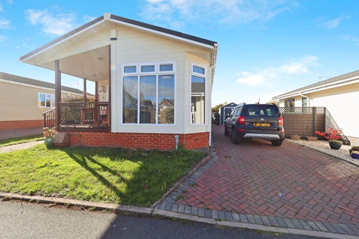 2 Bedroom Park Home For Sale In Welford Park, Barton Road, Stratford-upon-Avon, CV37