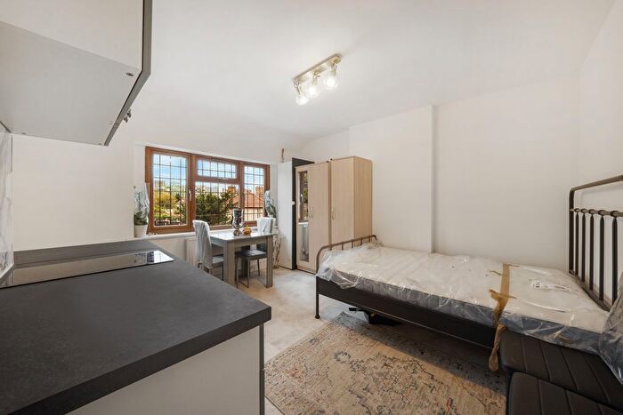 Studio To Rent In Brook Road, London, NW2