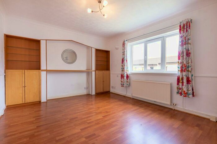 3 Bedroom Flat To Rent In Ferry Road Drive Edinburgh United Kingdom, EH4