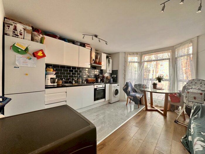 1 Bedroom Flat To Rent In Longley Road, London, SW17