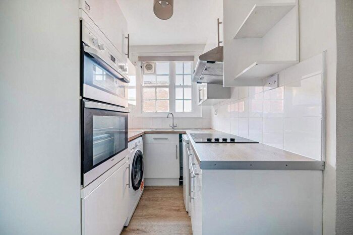 2 Bedroom Flat For Sale In Grove End Road, London, NW8