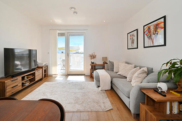 1 Bedroom Apartment For Sale In Vitruvian Court, Rolling Mills Mews, Limehouse, London, E14