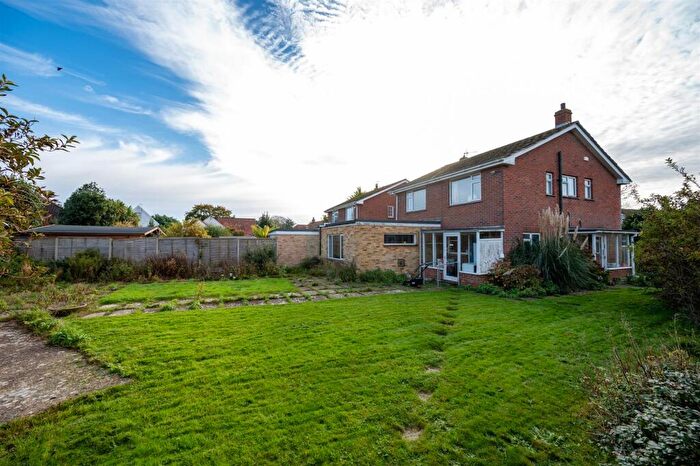 3 Bedroom House For Sale In Hollow Lane, Hayling Island, PO11