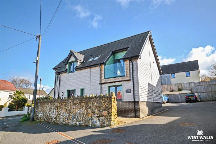 3 Bedroom Detached House For Sale In Parrog Road, Newport, SA42