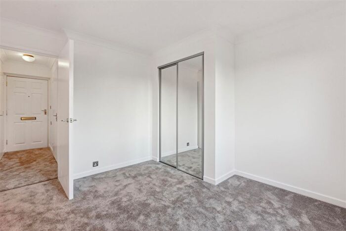 1 Bedroom Flat For Sale In Fishers Lane, London, W4