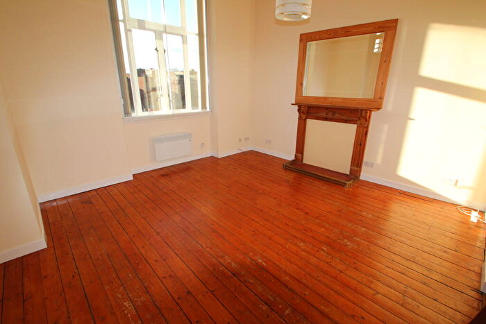 2 Bedroom Apartment To Rent In Candleriggs, Merchant City, G1