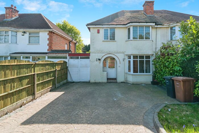3 Bedroom House To Rent In Wagon Lane, Solihull, B92