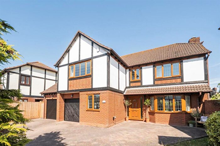5 Bedroom Detached House For Sale In Saxon Close, Warsash, SO31