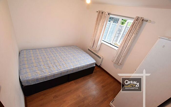 3 Bedroom Flat To Rent In |Ref: |, Hazeleigh Avenue, Southampton, SO19