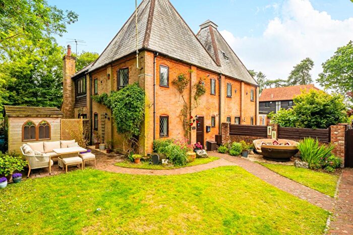 3 Bedroom Semi-Detached House For Sale In Woodhill Lane, Long Sutton, RG29