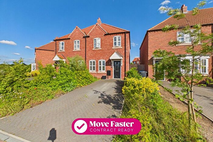 3 Bedroom Semi-Detached House For Sale In Lumley Avenue, Kingswood, HU7