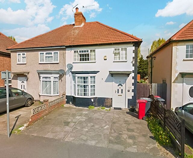3 Bedroom Semi-Detached House To Rent In Meadfield Road, Langley, Slough, SL3
