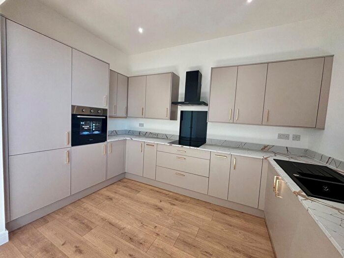 2 Bedroom Flat To Rent In C Main Street, Townhill, KY12