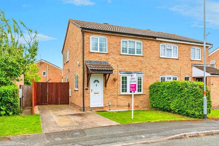 3 Bedroom Semi-Detached House For Sale In Popham Close, Raunds, NN9
