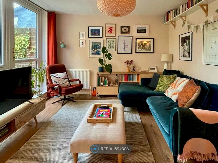 2 Bedroom Maisonette To Rent In Manaton Close, London, SE15