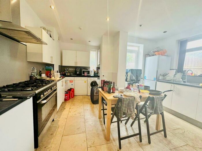5 Bedroom House To Rent In Midland Avenue, Nottingham, NG7