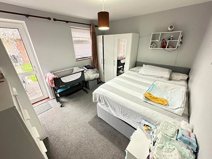1 Bedroom Flat To Rent In Wivelsfield, Eaton Bray, Dunstable, Bedfordshire, LU6