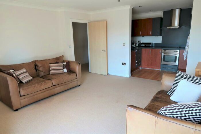 2 Bedroom Flat To Rent In Landmark Place, Churchill Way, Cardiff, CF10