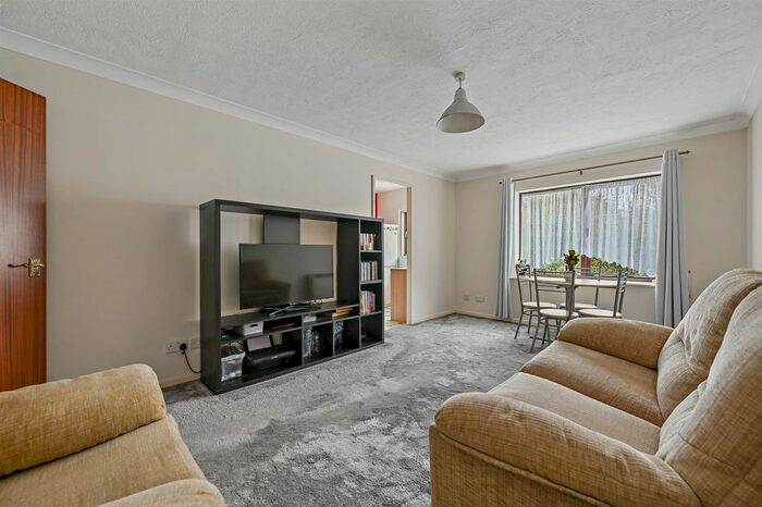 2 Bedroom Flat To Rent In Overton Road, Sutton, SM2