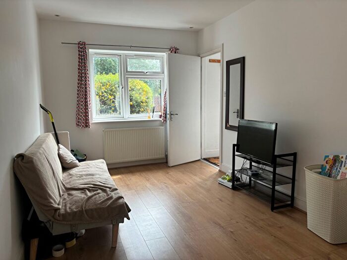 1 Bedroom Flat To Rent In Whitchurch Gardens, Edgware, HA8