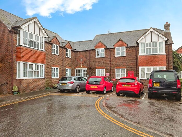 2 Bedroom Flat For Sale In Rue De Bayeux, Battle, East Sussex, TN33