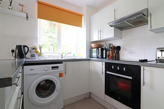 1 Bedroom End Of Terrace House For Sale In Wordsworth Mead, Redhill, RH1