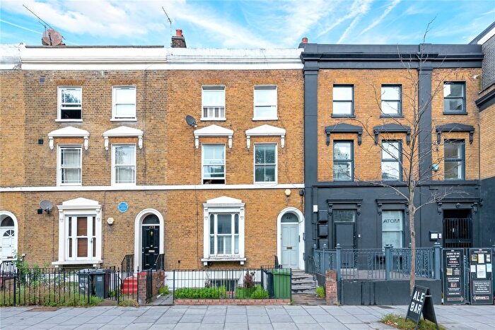 3 Bedroom Flat To Rent In New Cross Road, London, SE14