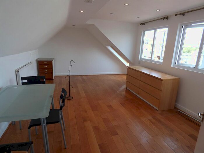 Studio To Rent In Shenley Road, Borehamwood WD6