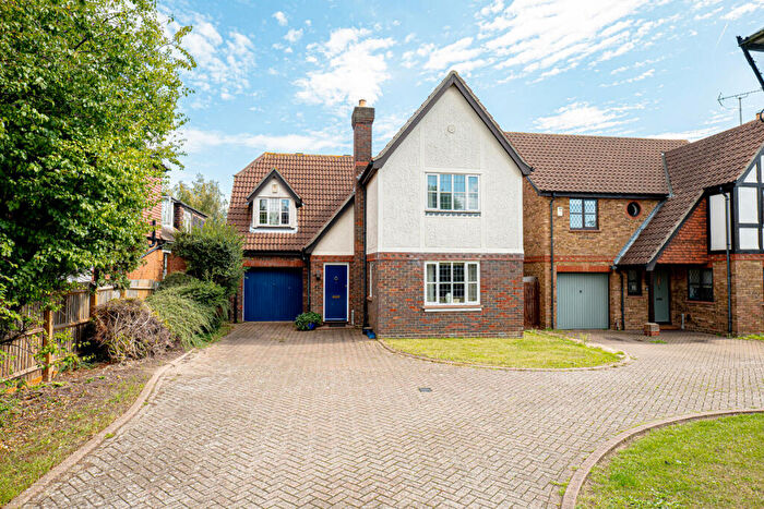 4 Bedroom Detached House For Sale In Crowstone Road, Westcliff-on-sea, SS0